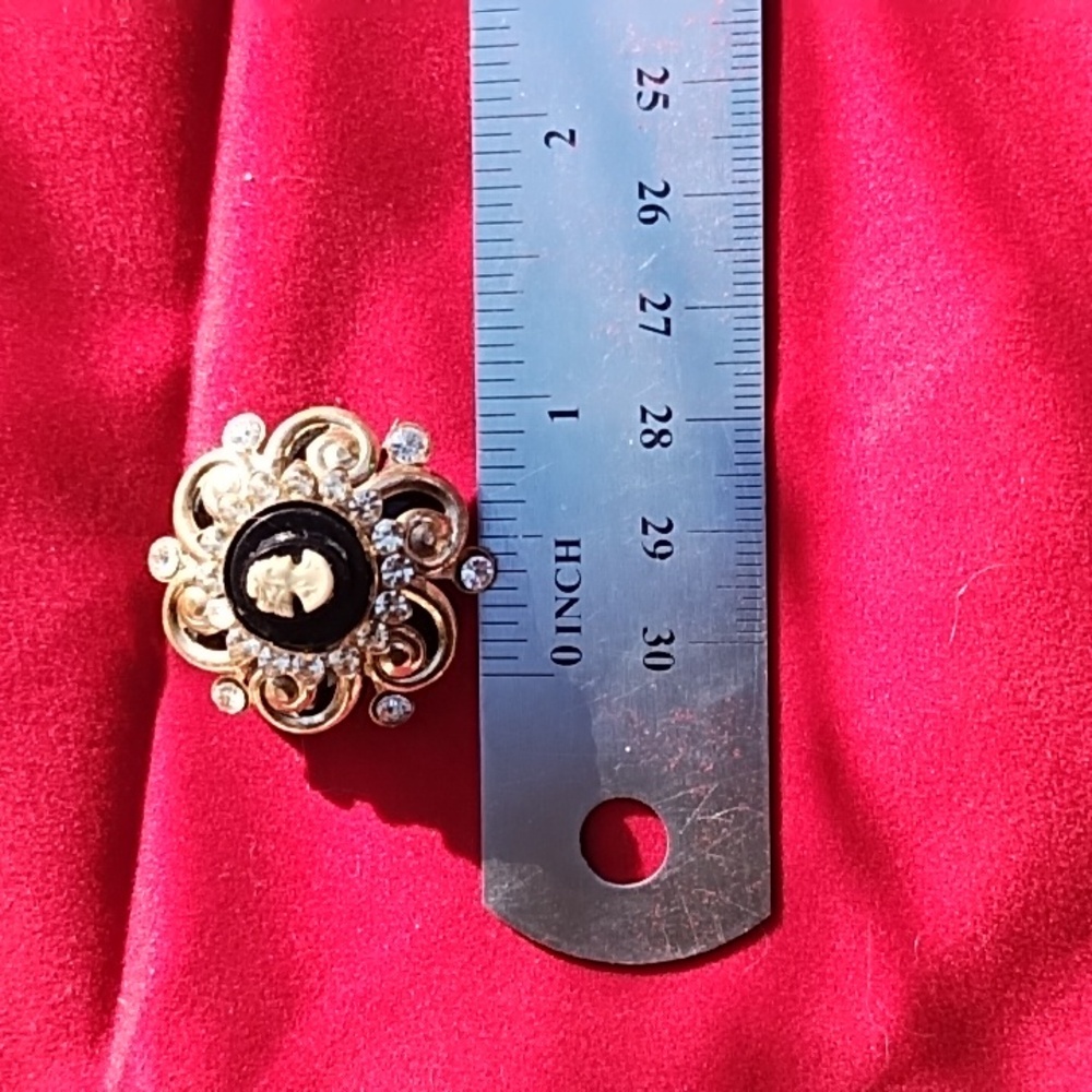 Vintage Cameo rhinestone brooch